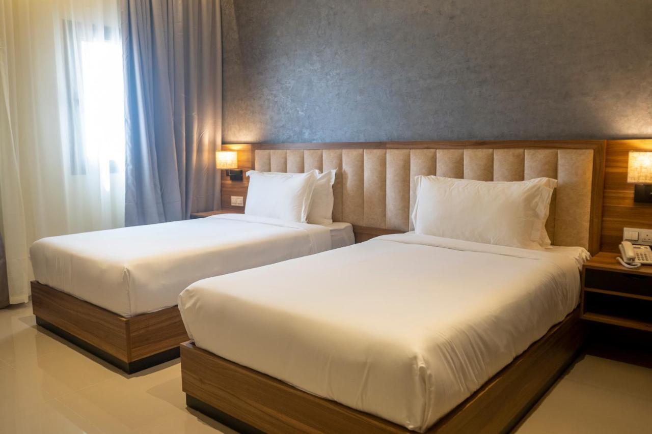 The Plaza Hotel & Resort Салалах Екстериор снимка