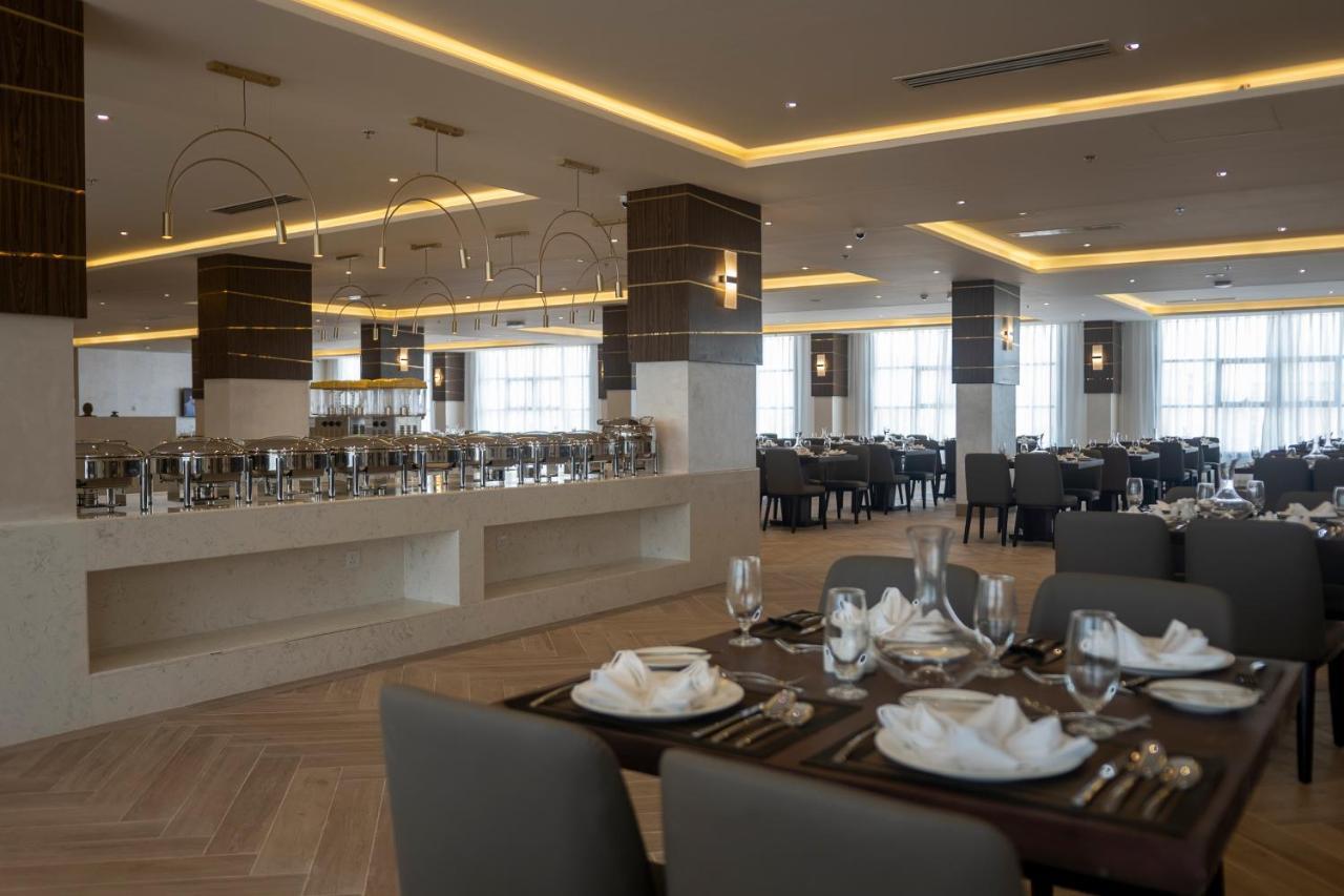 The Plaza Hotel & Resort Салалах Екстериор снимка