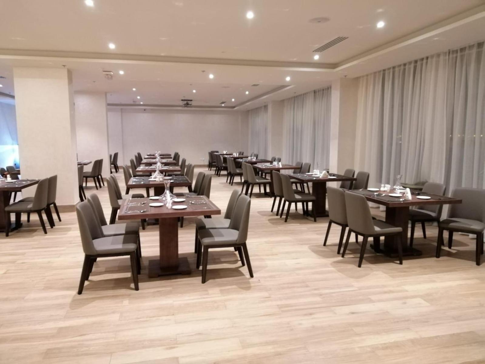 The Plaza Hotel & Resort Салалах Екстериор снимка